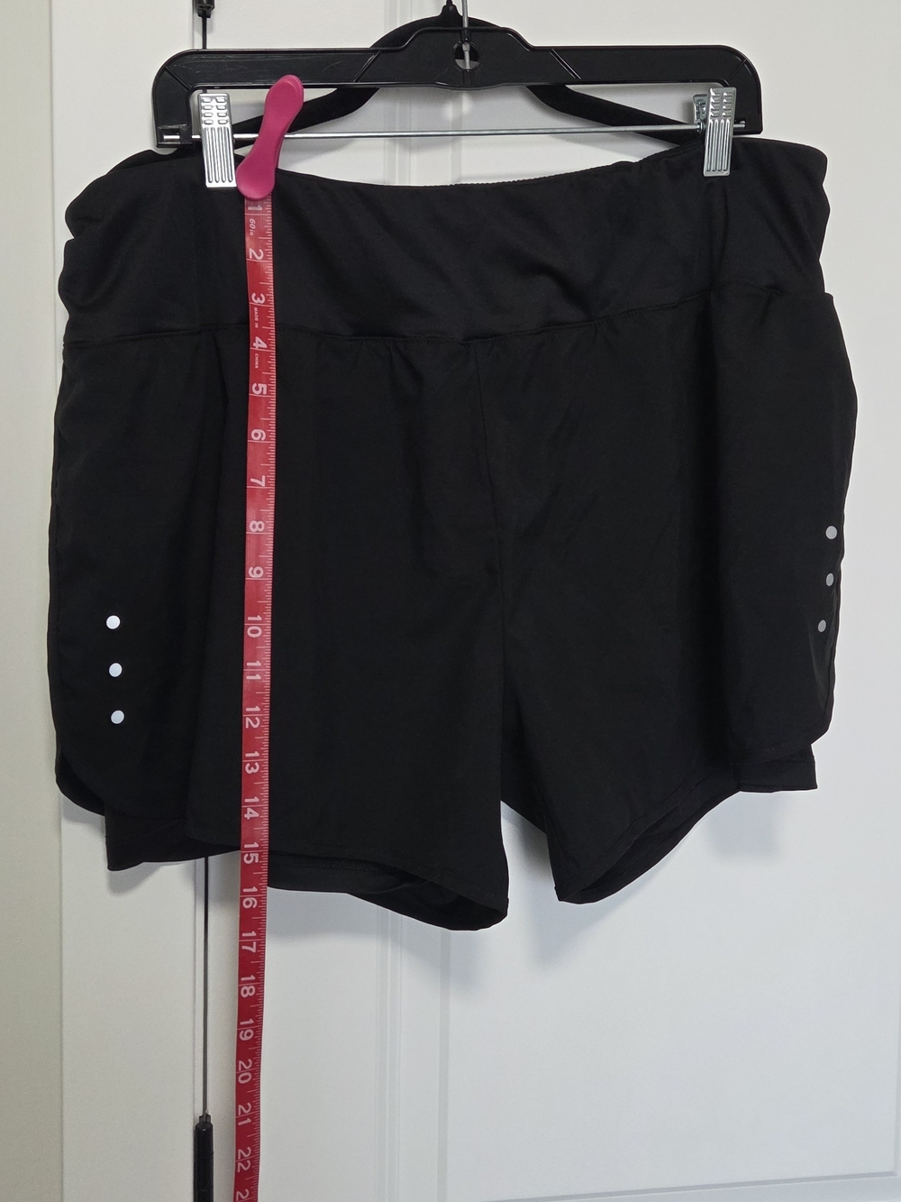 High-Waist Black Women’s Athletic Shorts with Side Pockets